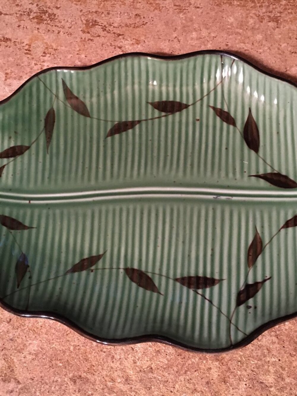 DECORATIVE CERAMIC GREEN LEAF PLATTER OR TRAY 14" X 9"